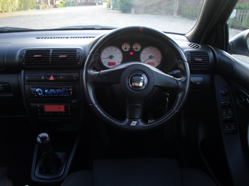 SEAT LEON