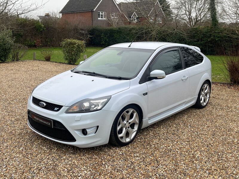 View FORD FOCUS 2.5 ST225 ST-3 - Facelift - Rare Pearl Ice White - Revo Stage 2 - Keyless Entry and Keyless Start