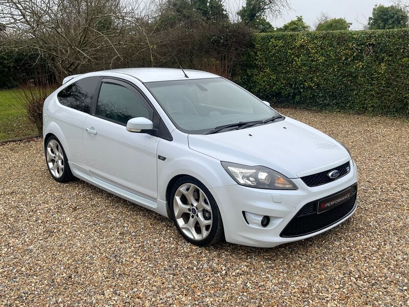 View FORD FOCUS 2.5 ST225 ST-3 - Facelift - Rare Pearl Ice White - Revo Stage 2 - Keyless Entry and Keyless Start