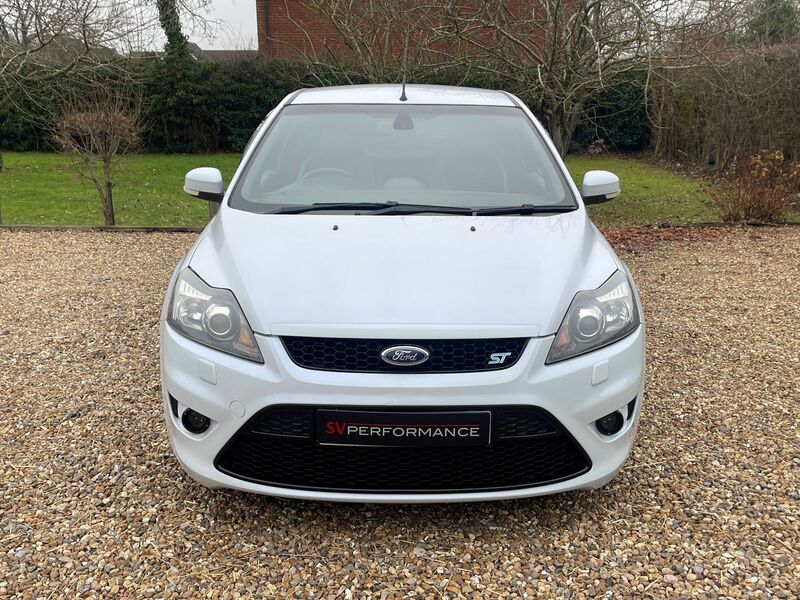 View FORD FOCUS 2.5 ST225 ST-3 - Facelift - Rare Pearl Ice White - Revo Stage 2 - Keyless Entry and Keyless Start